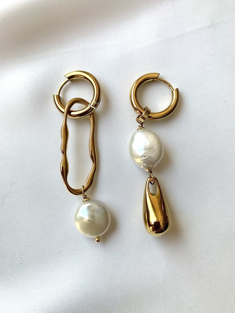 Asymmetrical Earrings with Pearl