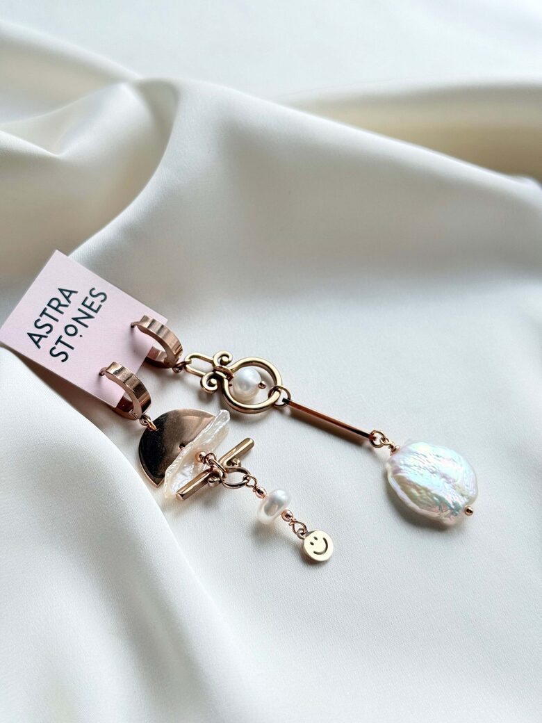 Asymmetrical Earrings with Pearl