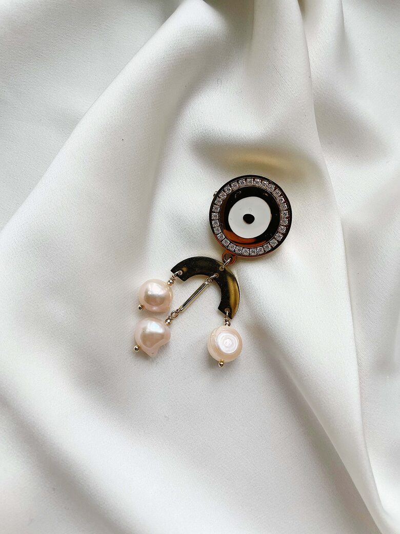 Brooch with Pearl