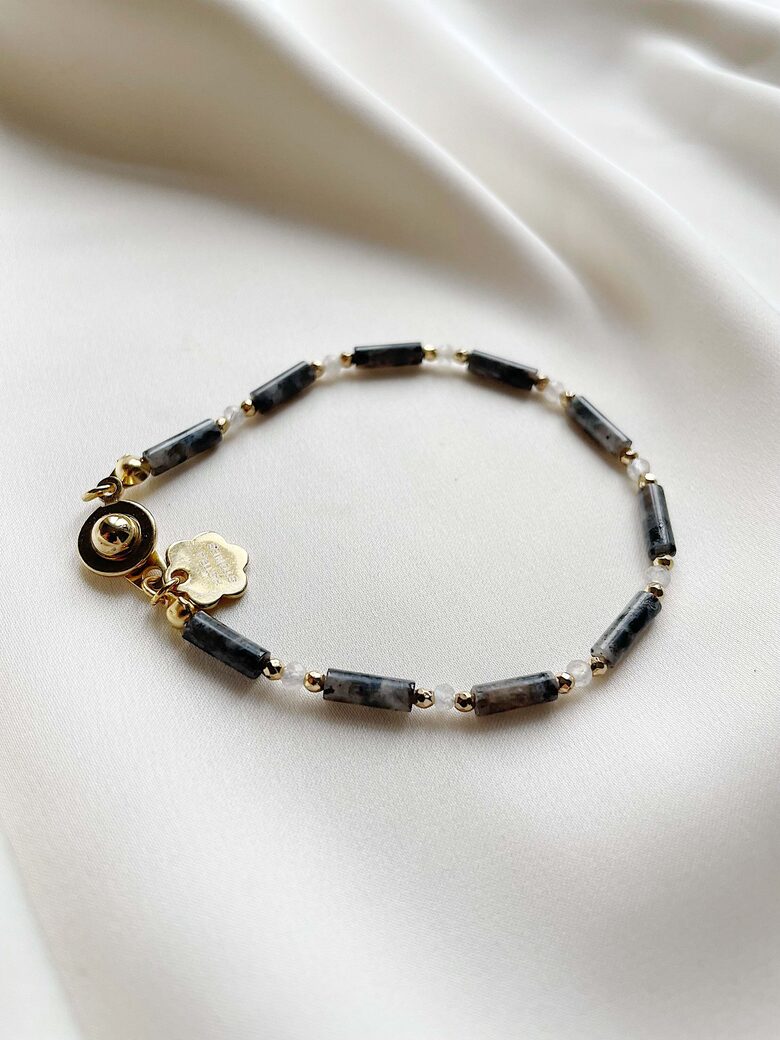 Bracelet with Labradorite